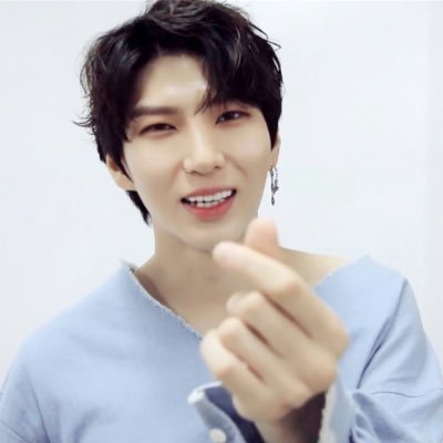 스마일보이：) @JUNGTW_LEO ㅇㅅㅇ