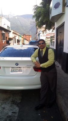 Abogado especialista en derecho penal,22 años de experiencia, empresario,emprendedor, amante del deporte ,las motos ,la paz y la felicidad.
