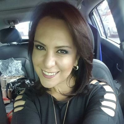 Licenciada en Relaciones Internacionales con especialización en Ciencias Políticas UFM.  Empresaria promotora de café guatemalteco en el extranjero.