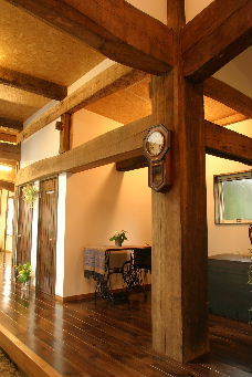 iwaizawa's profile picture. 岩手県盛岡市の小さな街の工務店です。自社大工が15名で「手仕事」にこだわっています。新築・リフォーム・古民家移築＆再生など大工の技術を活かした仕事が得意です。