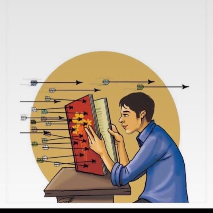 اعشق الهويات احب التامل وتطوير الذات بنفسك، يهمني مواضيع الوطن والدين، واذا كنتوا فقط تكتبون عن الشعر لا تعملولي فالو