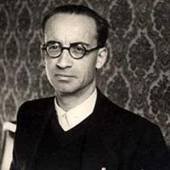 Pernacchie. Rabdomante di fogne. Lenone da tastiera. Inventore del Gombra Libbro. Fondatore del Partito Morti d’Italia (PMIt).