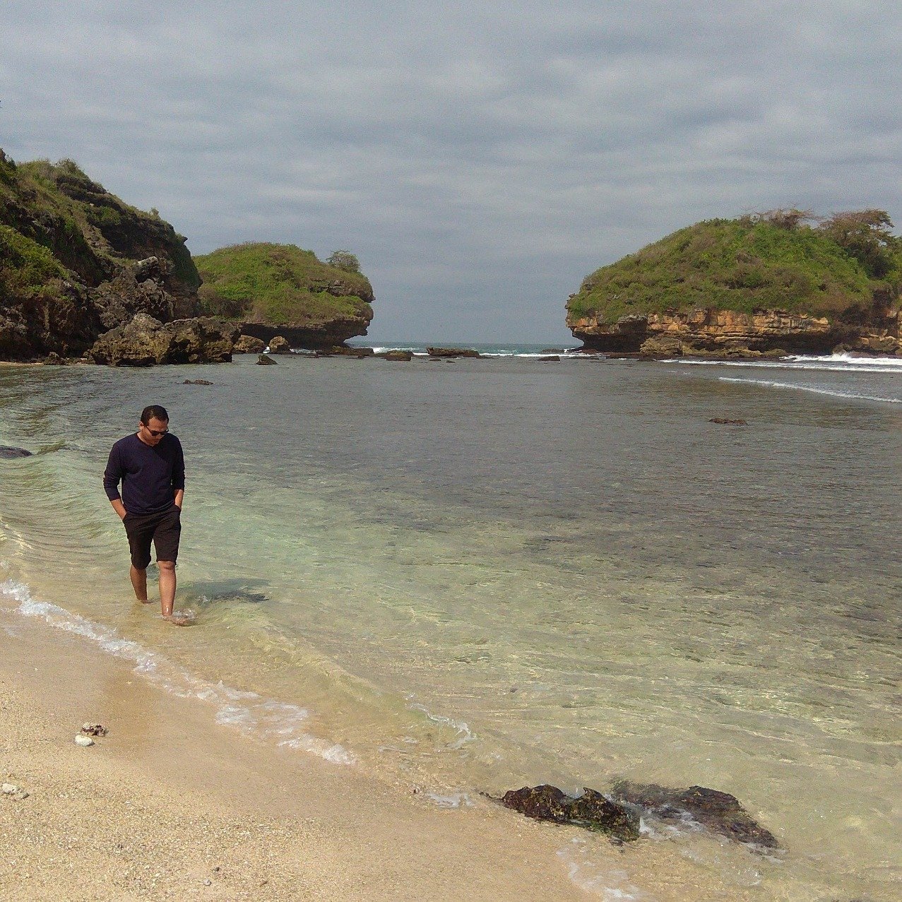 FebriyanNurc's profile picture. Allah tidak melihat bentuk rupa dan harta benda kita, tetapi Allah melihat hati dan amalan kita.