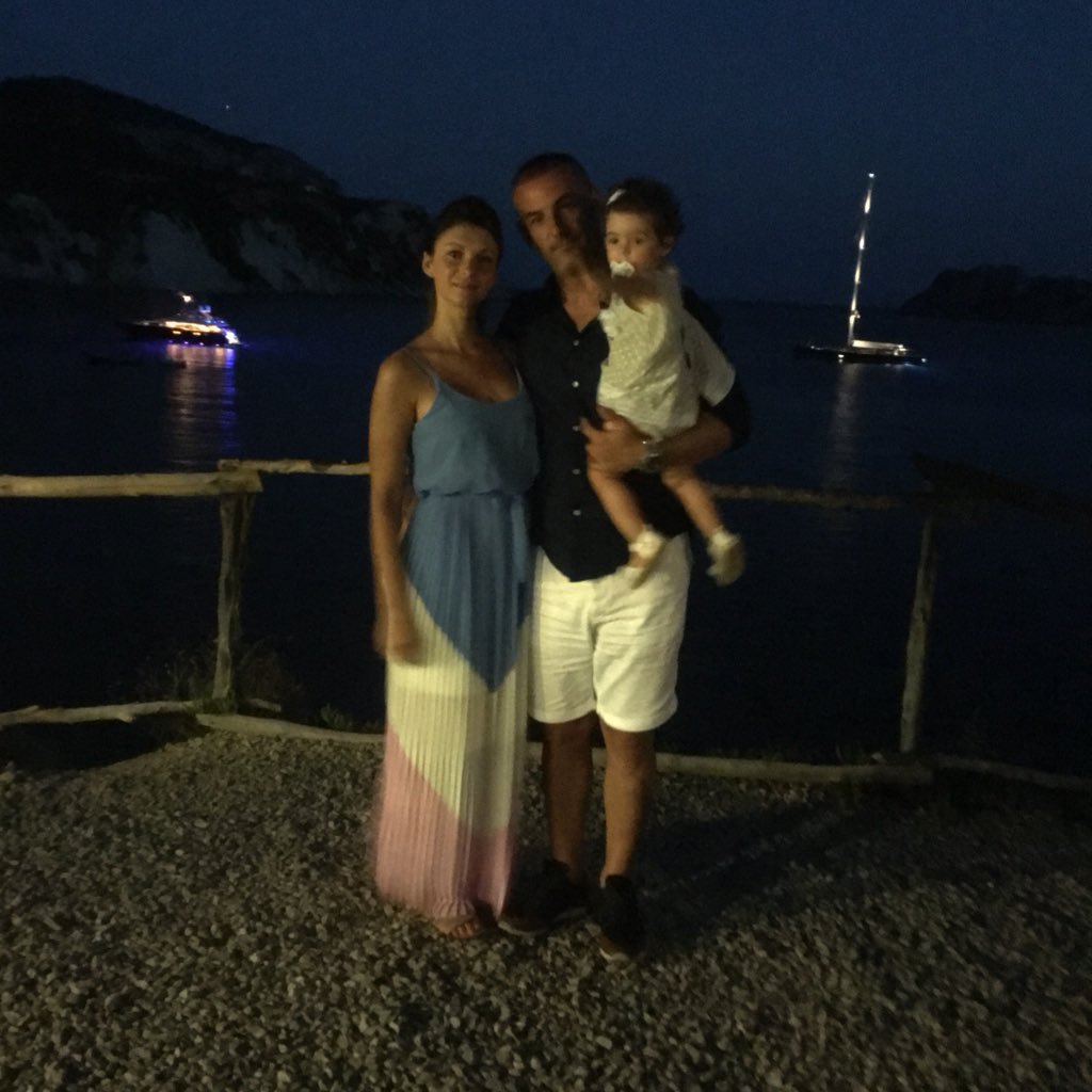 elcampos11's profile picture. 