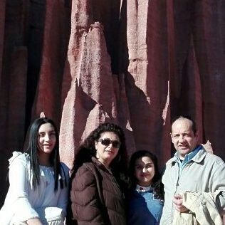 Hija del Rey, esposa bendecida y madre de dos hermosas hijas