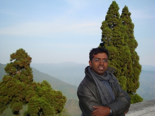 Professional Consultant, Keen Sports Enthusiast and Enjoy Travelling!
