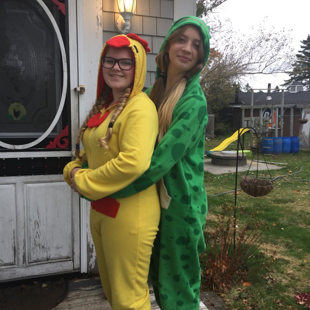 GracenCharleigh's profile picture. We can't be famous without twitter💁🏼👸🏼