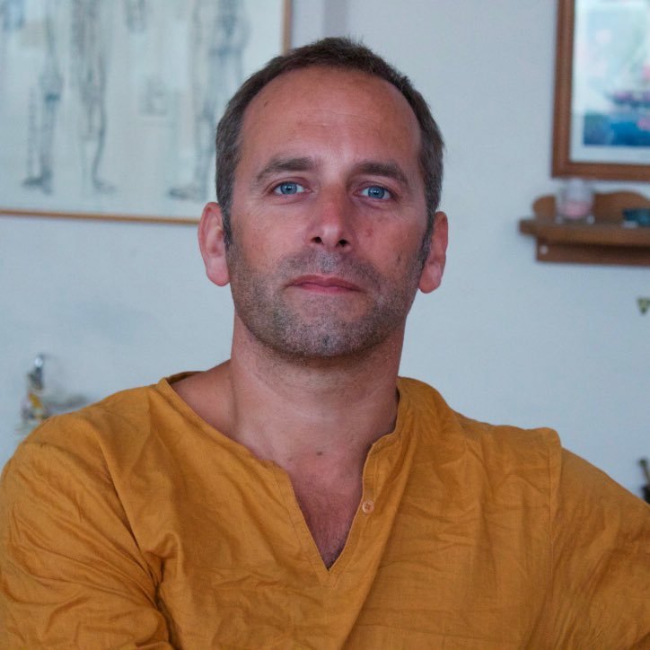 GAVIN FRANK is a singer, voice facilitator, Kirtan leader, musician, recording artist and composer based in London offering Kirtan, Chanting and Voice workshops