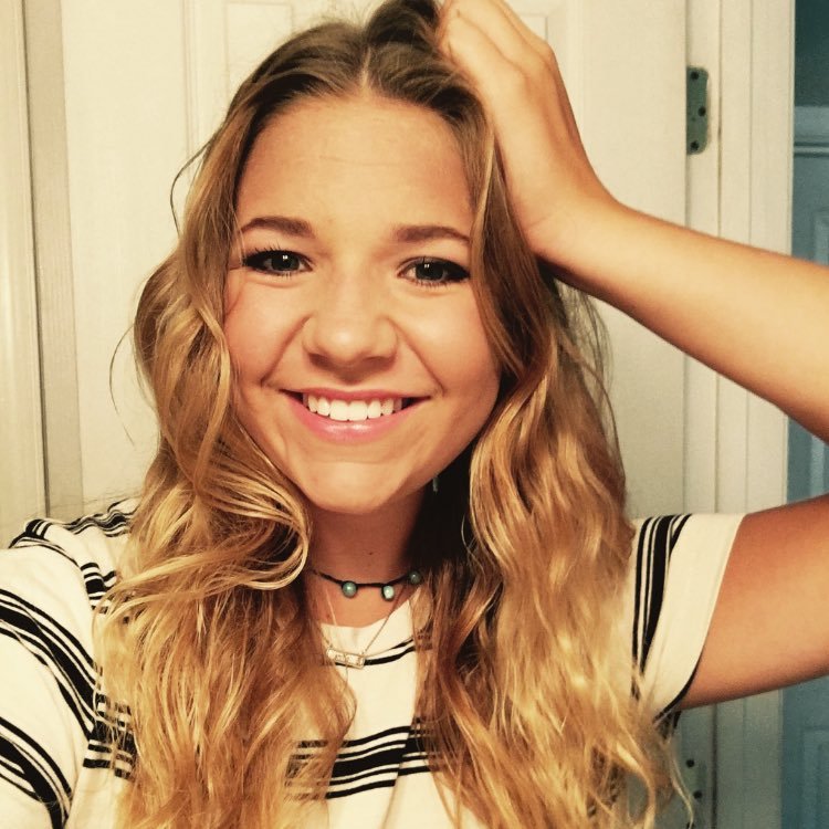 abby_nee's profile picture. 