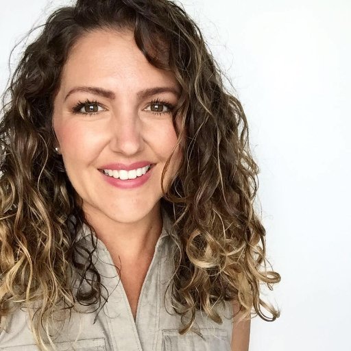 • Home & Porch Stylist + Organizer • Fire wife + mom of 3 • I’m a lot cooler on the internet.