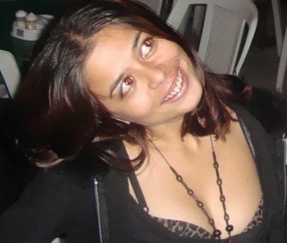 Uma menina sonhadora que nao cança nunca de tentar. Mesmo que eu venha cai, ali na frente tenho força em tentar de novo. Sei que Deus estará comigo sempre...