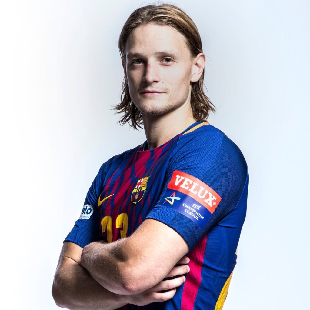 Slovenian handball player from Škofja Loka. Playing for FC Barcelona.