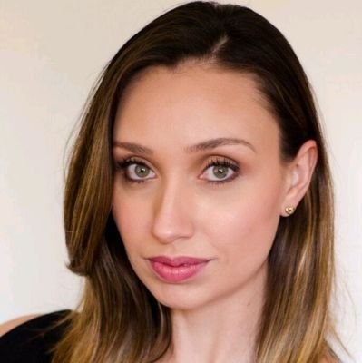 adacampos's profile picture. Maestra de danza, apasionada de las artes y de la educación. Fan de las afinidades, y de las diferencias también