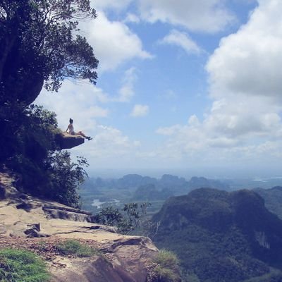 rachelizar's profile picture. 