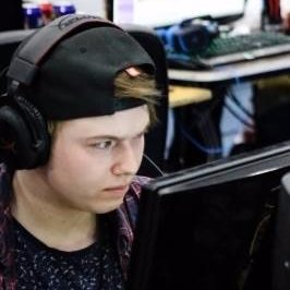 Counter-Strike : Global Offensive Player - Currently free and looking for a team.