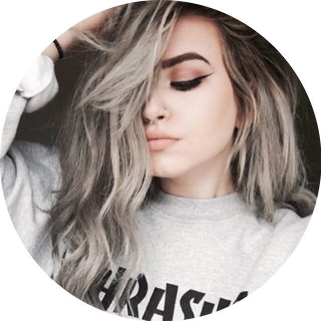 H_iisss's profile picture. في وجهه القصيد اتذرى