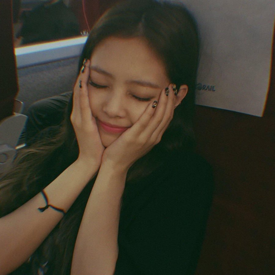 Blackpink 🖤 / My tiny Jennie 🥺/ Ryujin 🫶🏻 / Jorin / Han So Hee 💗/ Kim Go Eun 💗/ Orm K 🫠