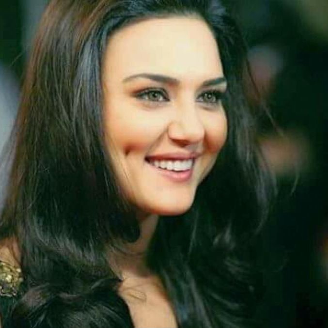 قُل لهمَ ااني أُحبك لتُصيبَهُم لعنةُ الغيرَة وحميمُ بُركانِ القهر 💞 وأنَ الذي بِيني وبينُكك كبير لاآ يِهدمه اي شي💞
