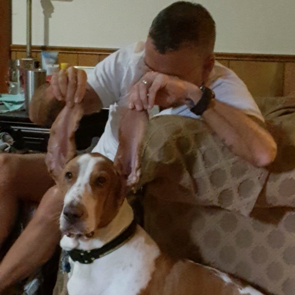 I’m Dennis🤨41 years commercial construction 👀✌️😎I'm owned by 2 Bassetts Sir Murphy/Princess Isabel 🥓🥓, I work bout anywhere 🤨🇺🇸Home is where the ❤️is 🐗