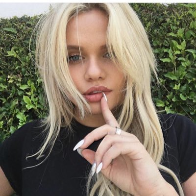 All I Here Single Actress Singer Model and I'm Sweet and sour Hmu😘 Fl/Rp Not Her!!!!!!