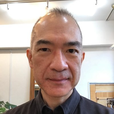 KENSOのベースプレーヤー。作曲家。 2001年9月、バークリー音楽大学に留学。在学中にバークリーストリングチェンバーオーケストラの一員として、NYのカーネギーホールに出演。2004年12月、同校ジャズ作曲科プロフェッショナルディプロマ首席卒業。
