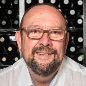 Periodista y escritor gastronomico, Director Gerente de la AEPEV. Presidente 4 concursos de vinos, VINOQUEDADAS y VINORO.