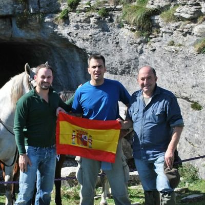 Abogado, Secretario General de VOX (2016-2022), Diputado Nacional y Portavoz Adj. en el Congreso, Portavoz y Concejal en el Ayto. Madrid. Hispanoargentino.