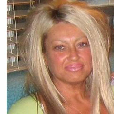 kellyadhutto's profile picture. 