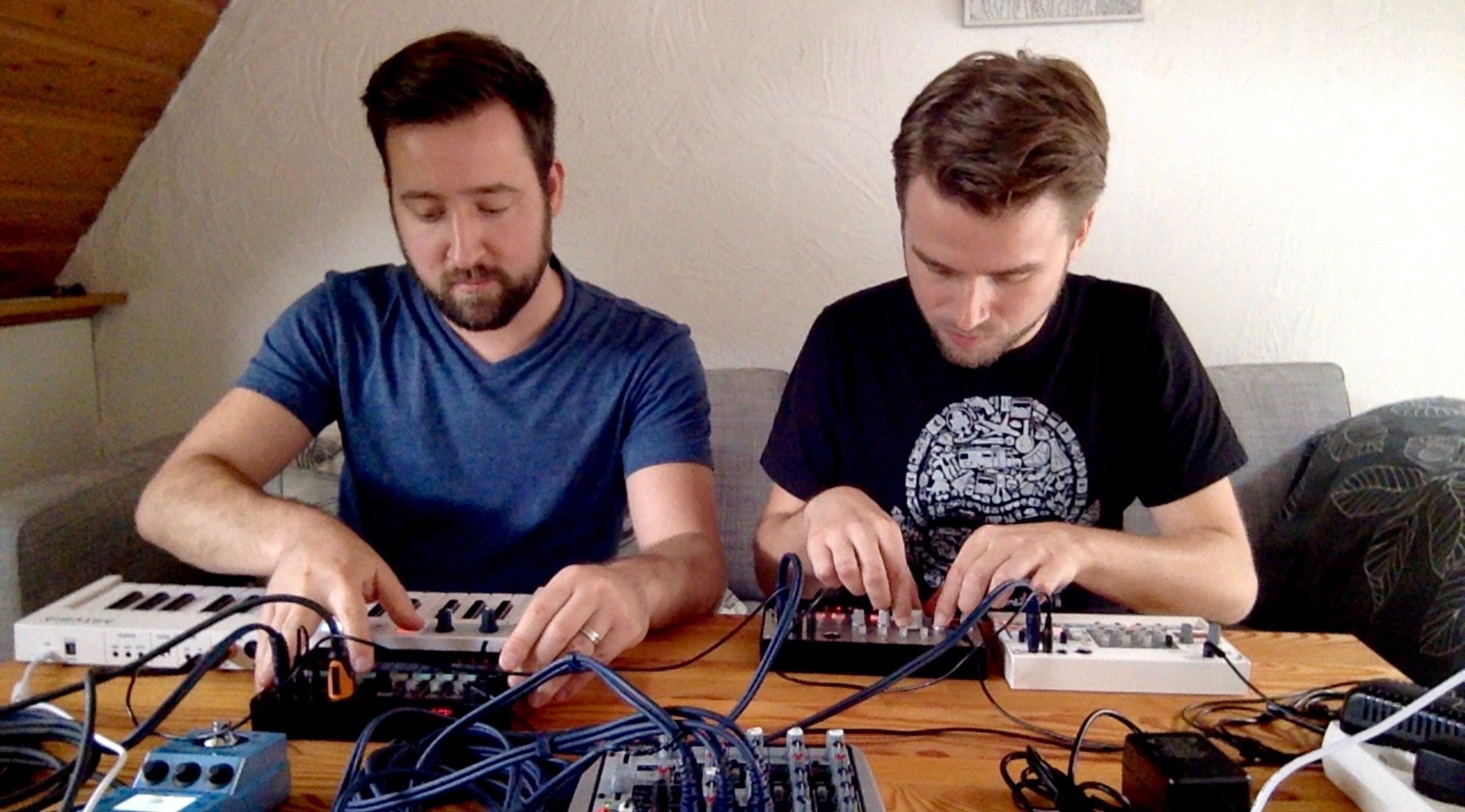 Improvised electronic music by Joep Slenter & Abel de Beer. We mainly use Korg Volcas. Check our YouTube channel for full-length videos.