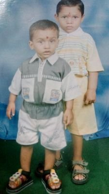 v_fale's profile picture. 