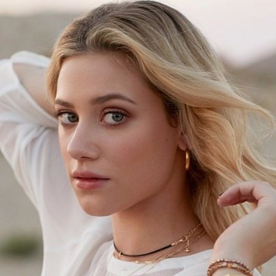 17. Gryffindor. Hija de periodistas y muggles. ''Hay grandes libros en el mundo y grandes mundos en los libros.'' #Pottertty #ED