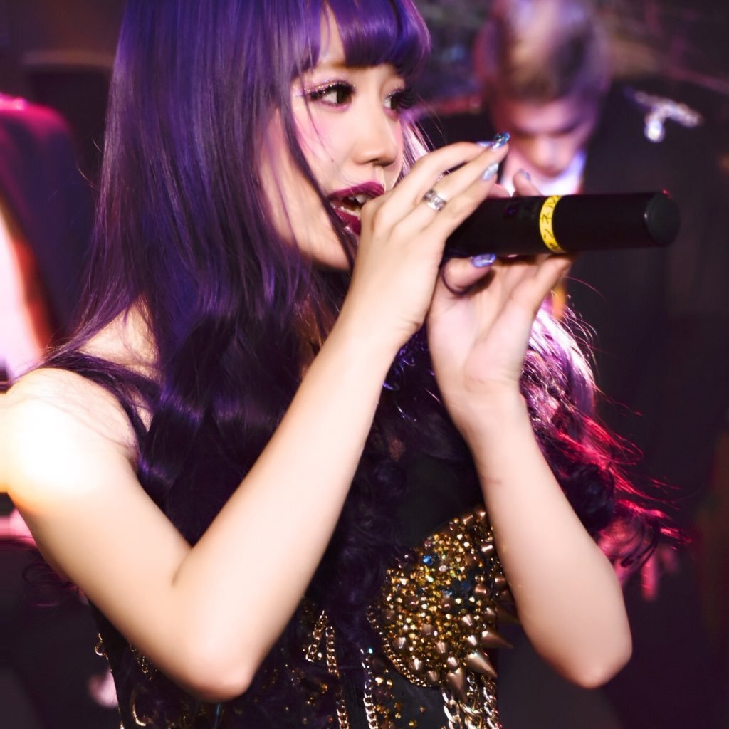 メイドちゃんからPartyon Singer初期メン💜永遠の15歳 中3🤪バンドもやっておる🎸💟趣味は作曲と楽器とアロマキャンドル集めとお絵かきʕʘ̅͜ʘ̅ʔロックバンド/東海オンエア/しょこたん/加護亜依/あーりん/さゆ/サンリオ/バナナマン/としまえん💜髪の毛が紫です💐