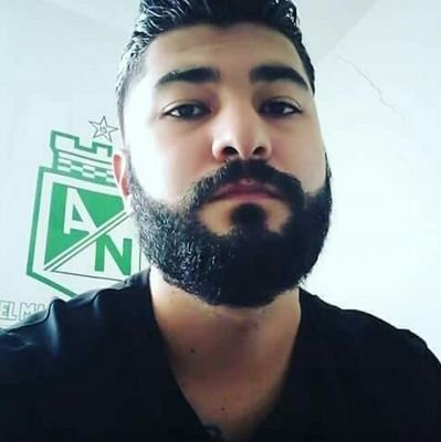 Estudiante de Locución para radio y tv IME.
Reportero grafico fotógrafo,
Defensor de los animales,
Vegetariano.
Hincha del mas grande Atletico Nacional.