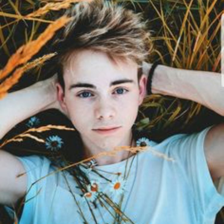 Madisyn18604806's profile picture. Love WDW