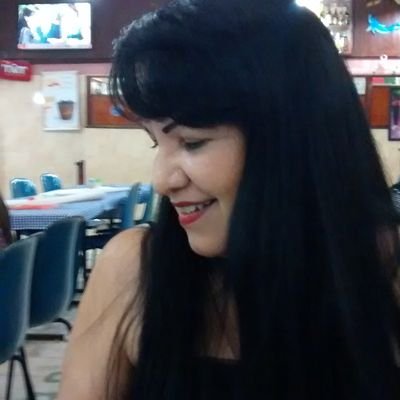 Bioquímica, cristã, esposa. A ELE SIM, A DEUS, SEJA TODA A GLORIA!