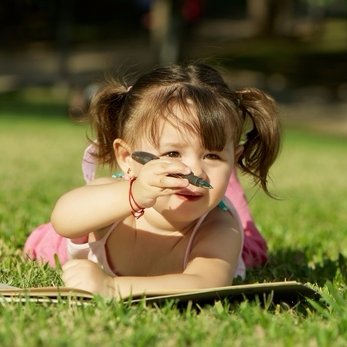 DoniaEaz's profile picture. الرجل يعشق بعينه و المرأة بأذنيها