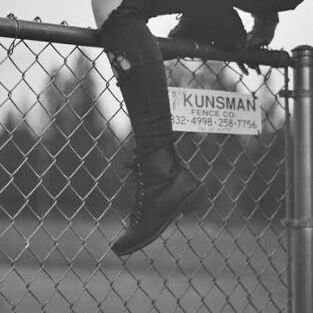 officialsmod's profile picture. AlL I UnDErstaND iS muSic 🎤🎶