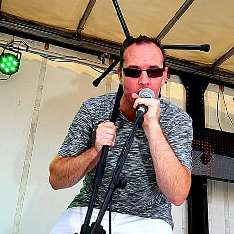 Welkom Dave Mansiny is een artiest die ¾ Nederlandstalig Zingt info en boeking mail naar: info-booking@davemansiny.com Gsm/WhatsApp +32499913597 Iedereen Welkom