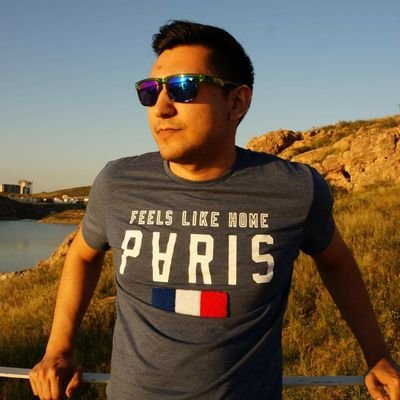 Full Stack Developer, personaje extraño, interesado en la Tecnología y Vídeo Juegos. Angular, VueJS, ReactJS, Python.