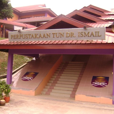 Perpustakaan UiTM Johor dengan  rasminya telah dinamakan ”Perpustakaan Tun Dr. Ismail”. Nama ini telah  diambil sempena nama Timbalan Perdana Menteri yang ke 2
