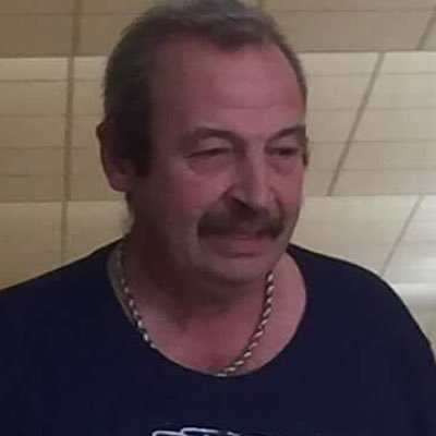Je suis marié et père de trois enfants,je travail à Forest et je suis jardinier.Je fait pas beaucoup de sport mais mon métier me donne beaucoup d'exercices.