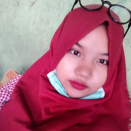 Ritnasari_14's profile picture. 