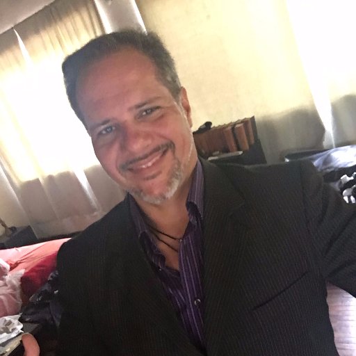 Venezolano, amante de la libertad, padre, pana, abogado, demócrata, Economía y Administración de Hidrocarburos, Derecho Informático
