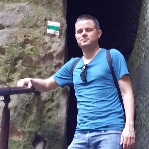 Robert_v_Praze's profile picture. 🫖+🥛 and ⛈️ = 🇬🇧
🍺 + 🏰 = 🇨🇿