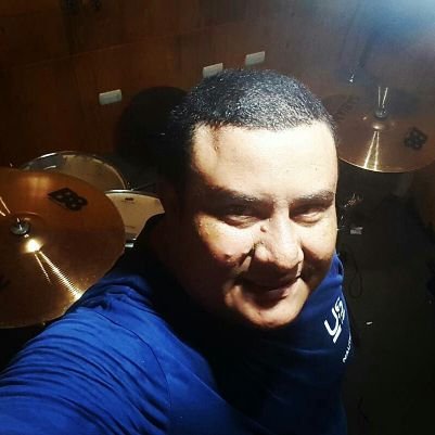 Lo mas importante de mi vida, Dios y Mi Familia amo el cine, mi trabajo, el Rock n Roll y Barcelona....Hagamos musica!! Escribeme...