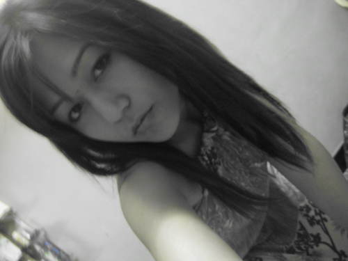 I am sweet, fun hearted, wonderful lifed, movies loving, music enjoying, gossip  enjoying lovely girl :D