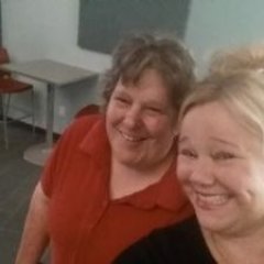 Townmother by trade. love my packers. Huge Bob and Sheri fan. love me some Suzy Bogguss, Carolyn Rhea,and of course Charlotte Ross. Hit me up big dork.Peace