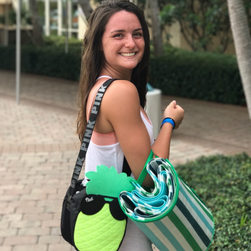 alexisduran98's profile picture. If you can't find a nice person in this world, be one.