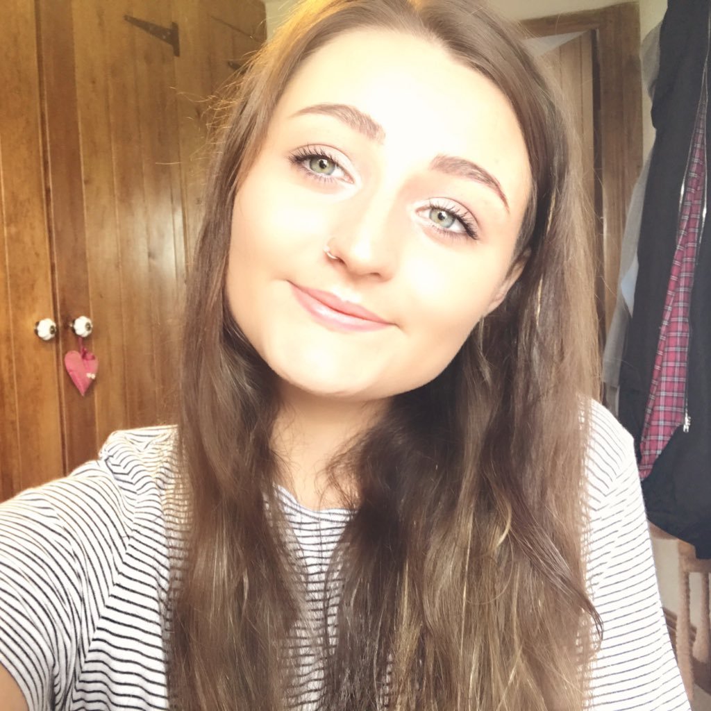 mbetblog's profile picture. An indecisive 20 yr old🤷🏽‍♀️ writing lots of different things in many different places💻 IG:@megbetblog