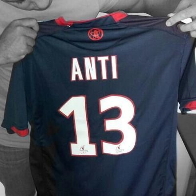 Je me fous que nos joueurs ont ou pas l'amour du maillot je veut juste qu'ils le mouillent      Club de Coeur : le PSG . Ici c'est Paris aussi